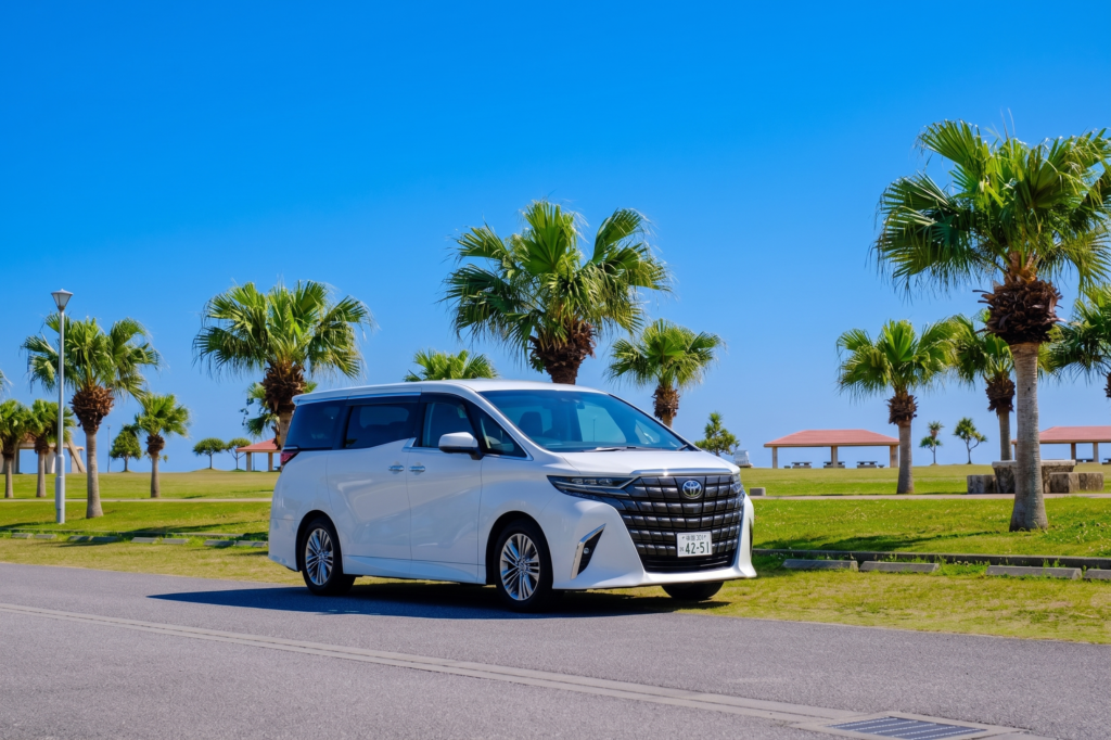 沖縄レンタカーのミニバン比較｜アルファード・ヴェルファイア・ノア／ヴォクシーどれがいい？