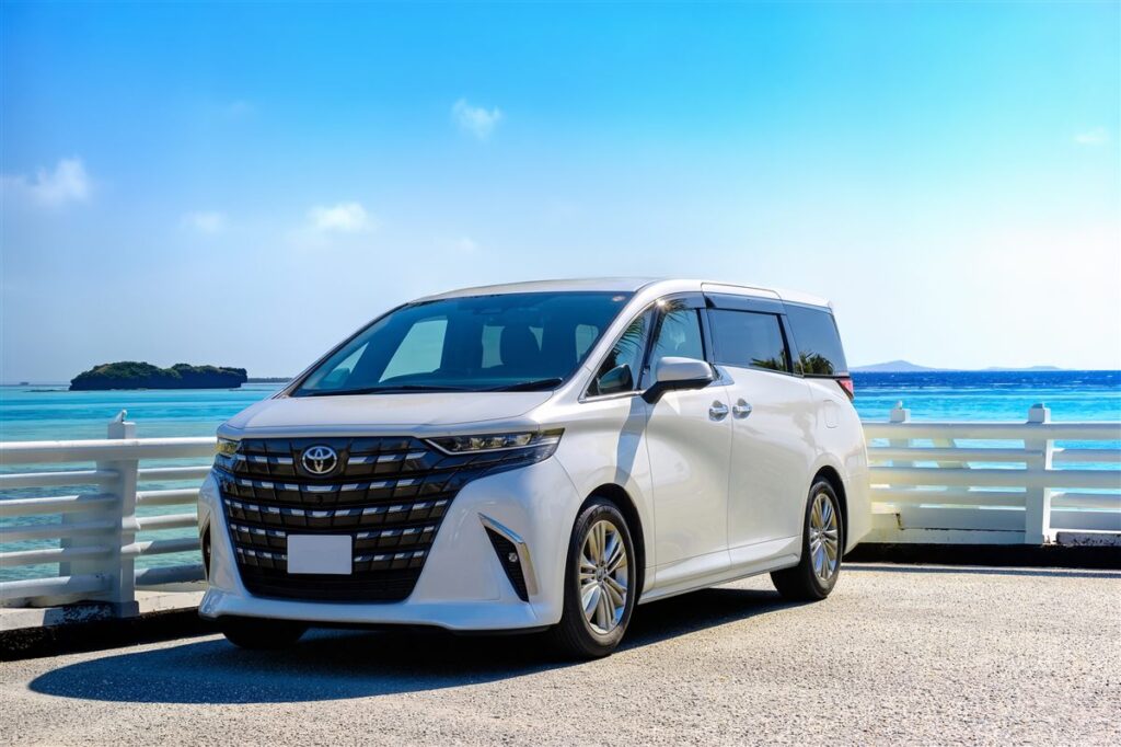 沖縄で新型アルファード(40系)をレンタルするには？旧型30系との違いを